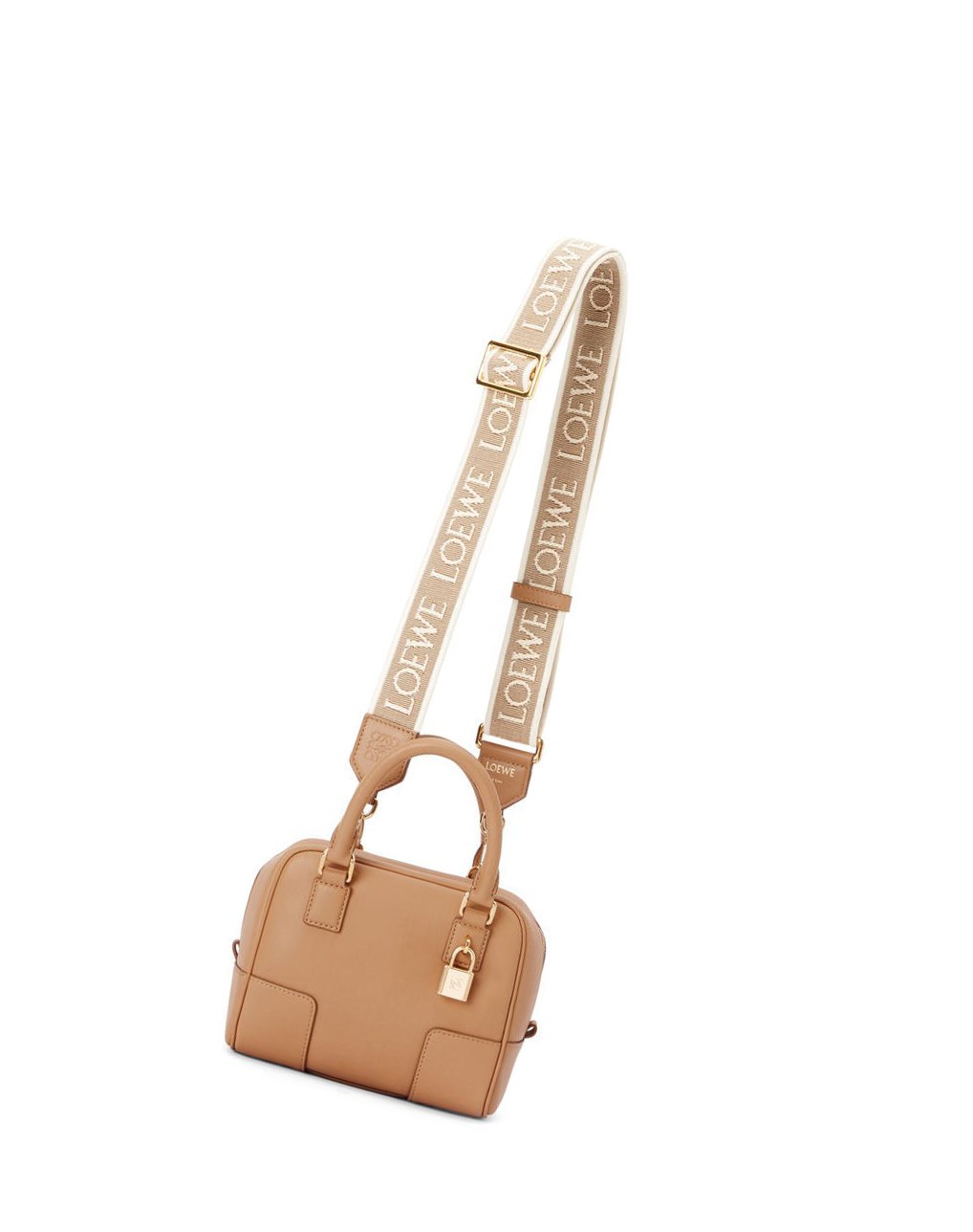 Loewe Amazona 16 Square bag in nappa calfskin Warm Desert | 8517FBGYM