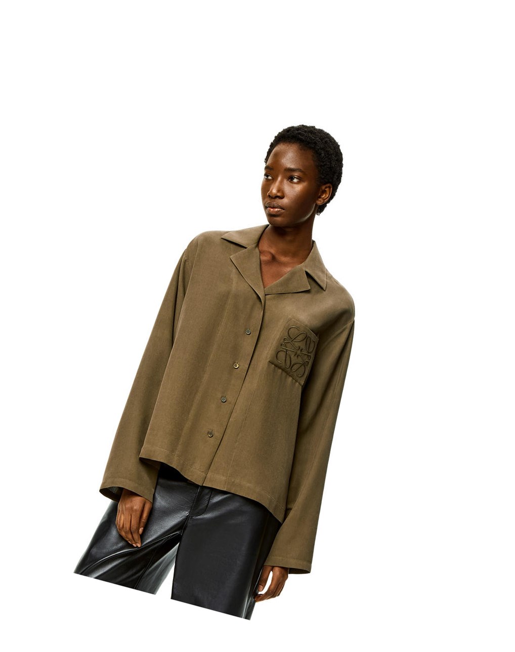 Loewe Anagram pyjama blouse in silk Vert | 1320XCIRJ