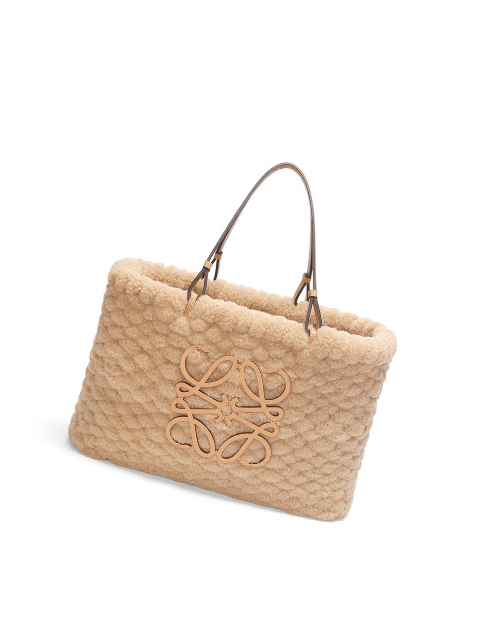 Loewe Basket bag in shearling Camel | 2856VGCQX