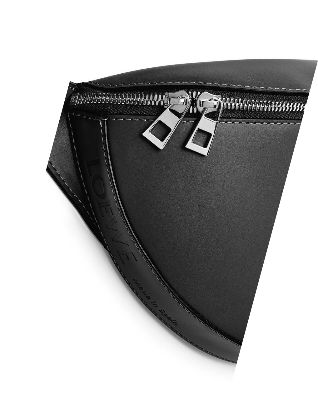 Loewe Bumbag in vegetal calfskin Noir | 0524VQXBW