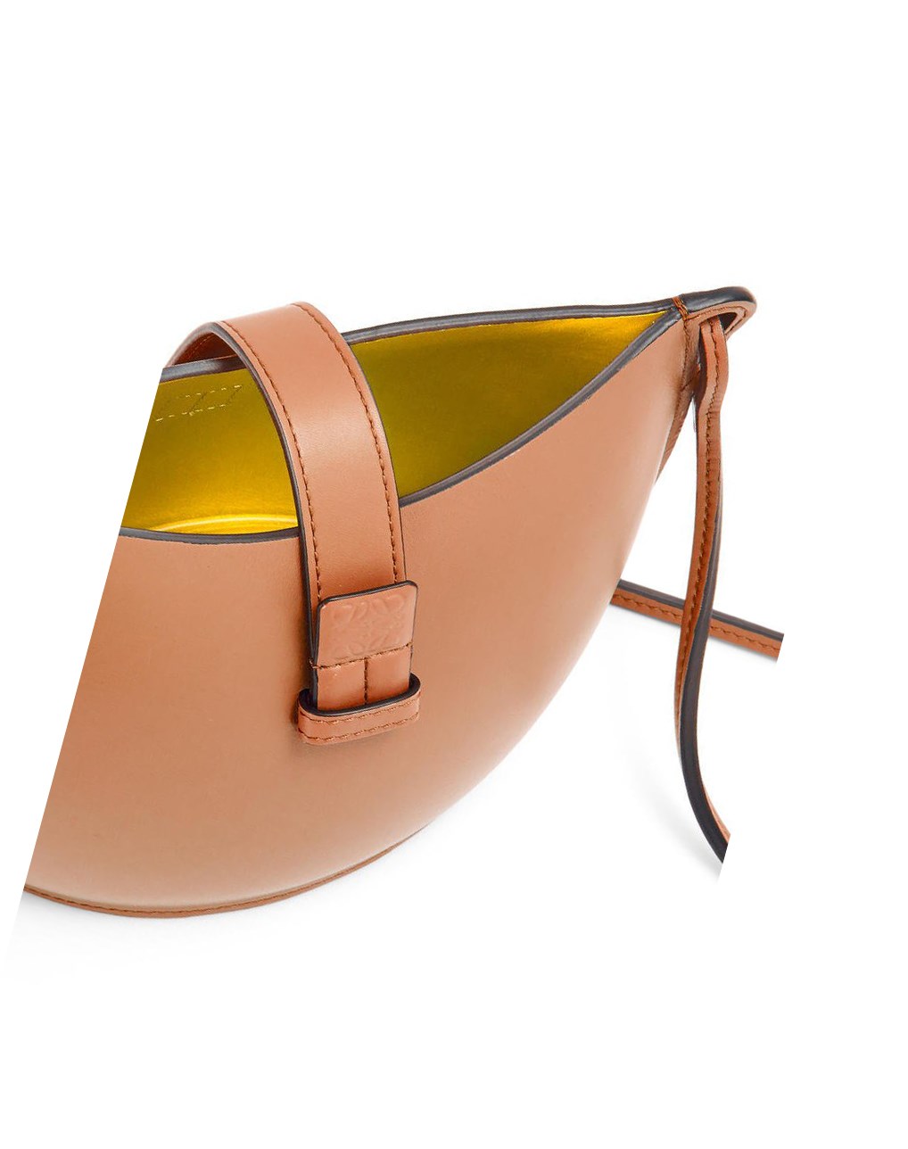 Loewe Moulded Bucket bag in calfskin Tan | 3915NJDHF