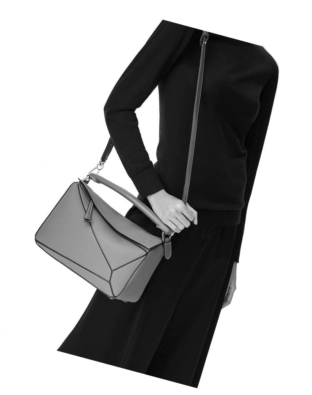 Loewe Puzzle bag in classic calfskin Noir | 4328QFDPN