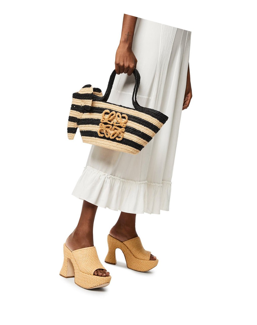 Loewe Small Elephant Basket bag in striped raffia and calfskin Noir | 0368BXRWC