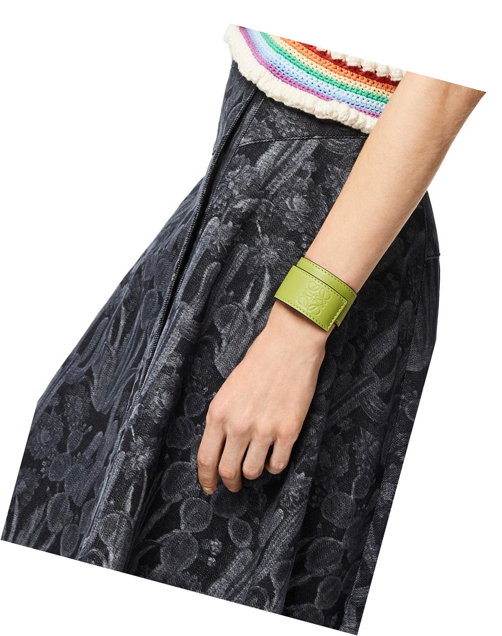 Loewe Small slap bracelet in calfskin Vert | 0147CRAHT