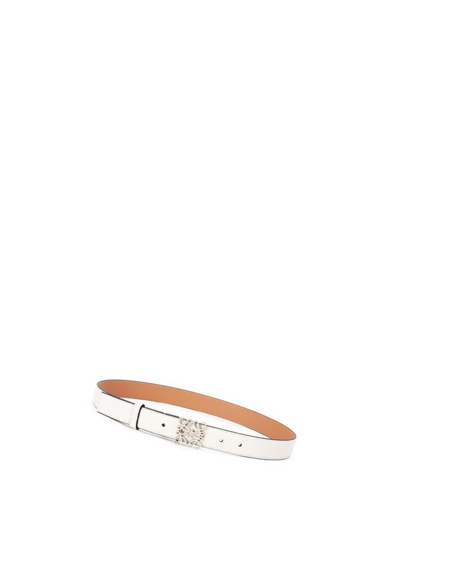 Loewe Anagram belt in pebble grain calfskin Blanche Argent | 9214HSUEB