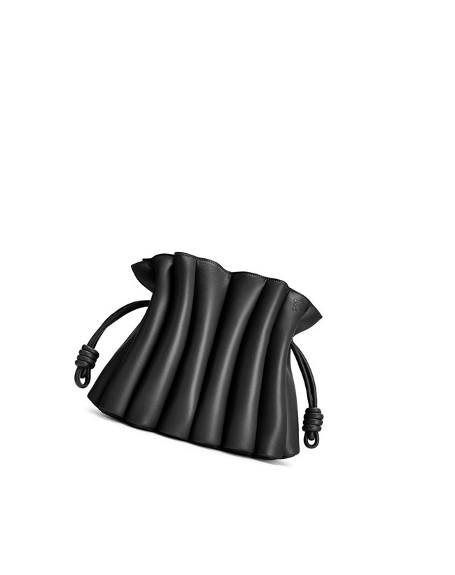 Loewe Flamenco Ondas clutch bag in smooth calfskin Noir | 7560NQSLF