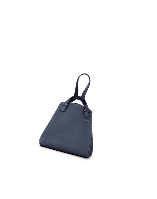 Loewe Hammock Nugget bag in nappa calfskin Bleu Marine Foncé | 3825KCZAS