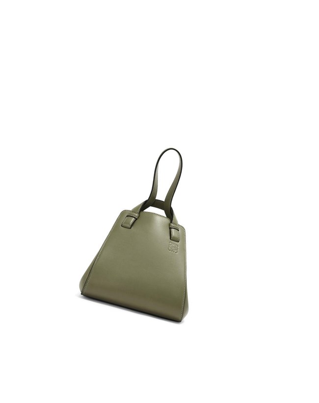 Loewe Hammock Nugget bag in nappa calfskin Vert | 4710WRLZS