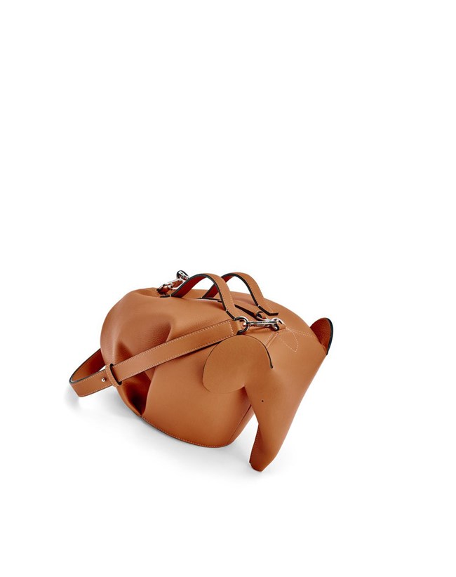 Loewe Large Elephant bag in classic calfskin Tan | 6457PIMGN