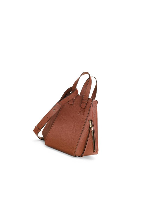 Loewe Small Hammock bag in pebble grain calfskin Rust | 4682MGWEF